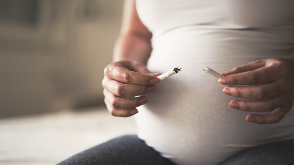pregnant and smoking cigarettes Smoking while pregnant puts a baby at risk for certain birth defects it also can cause a baby to be born too early or to have low birth weight and can raise the risk of stillbirth or sudden infant death syndrome, according to the cdc. pregnant and smoking cigarettes Smoking while pregnant puts a baby at risk for certain birth defects it also can cause a baby to be born too early or to have low birth weight and can raise the risk of stillbirth or sudden infant death syndrome, according to the cdc.